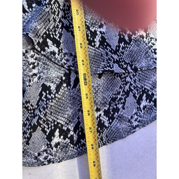 Joe Fresh Snakeskin Print Blouse Top XS Black Gray Long Sleeve Hi-Low Hem - Picture 8 of 9